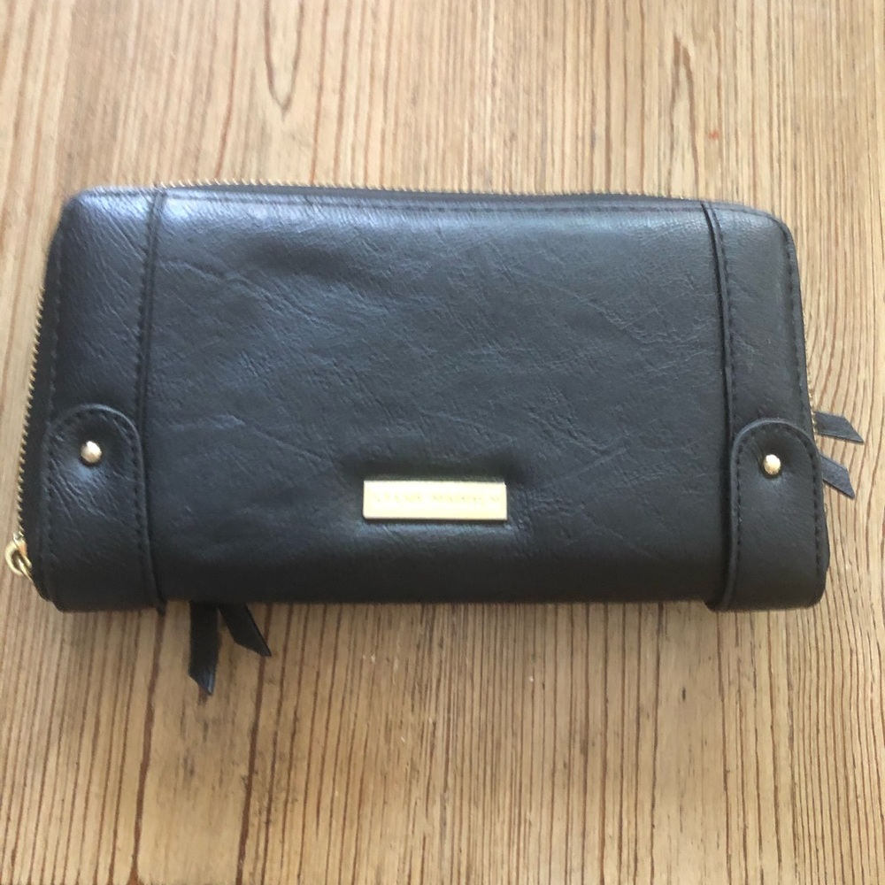 Wallets - Picture 2 of 4